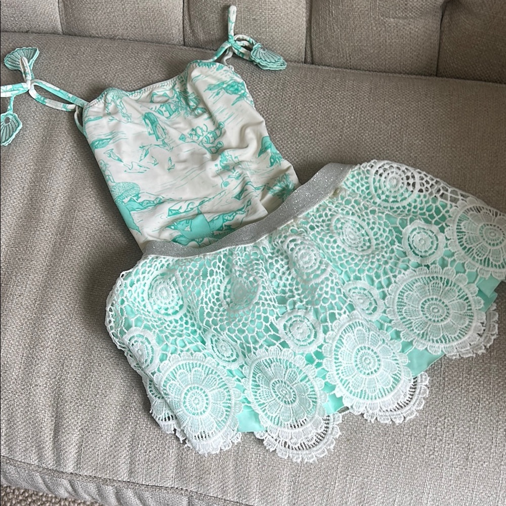 Shade Critters size 6T Mint Green and White Lace skirt